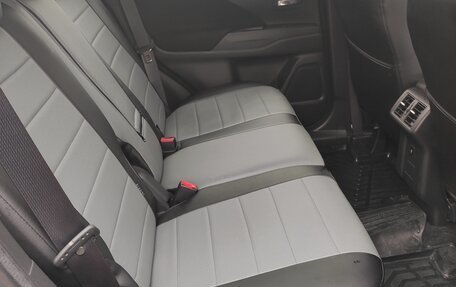 Mitsubishi Outlander III рестайлинг 3, 2019 год, 2 000 000 рублей, 10 фотография