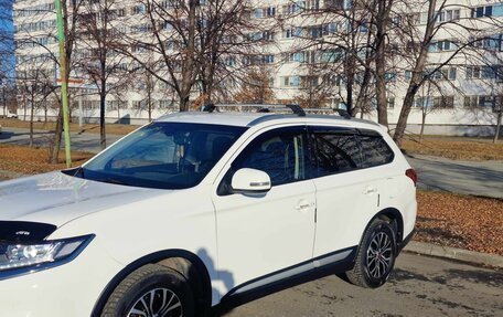 Mitsubishi Outlander III рестайлинг 3, 2015 год, 2 150 000 рублей, 3 фотография