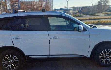 Mitsubishi Outlander III рестайлинг 3, 2015 год, 2 150 000 рублей, 7 фотография