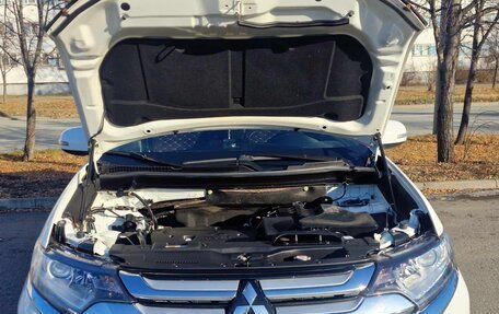 Mitsubishi Outlander III рестайлинг 3, 2015 год, 2 150 000 рублей, 9 фотография