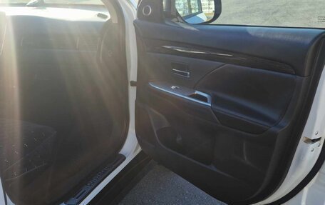 Mitsubishi Outlander III рестайлинг 3, 2015 год, 2 150 000 рублей, 11 фотография