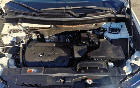 Mitsubishi Outlander III рестайлинг 3, 2015 год, 2 150 000 рублей, 10 фотография