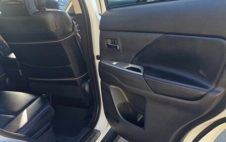 Mitsubishi Outlander III рестайлинг 3, 2015 год, 2 150 000 рублей, 12 фотография