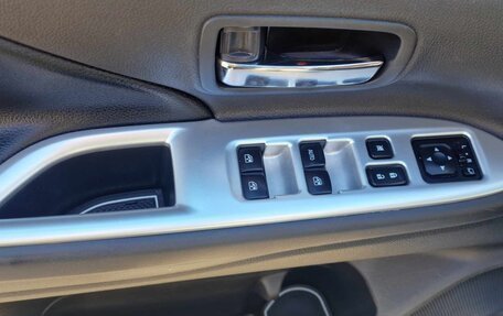 Mitsubishi Outlander III рестайлинг 3, 2015 год, 2 150 000 рублей, 15 фотография