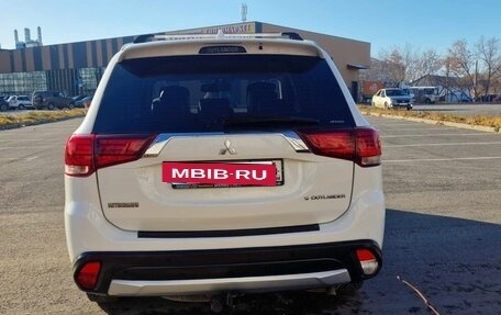 Mitsubishi Outlander III рестайлинг 3, 2015 год, 2 150 000 рублей, 8 фотография