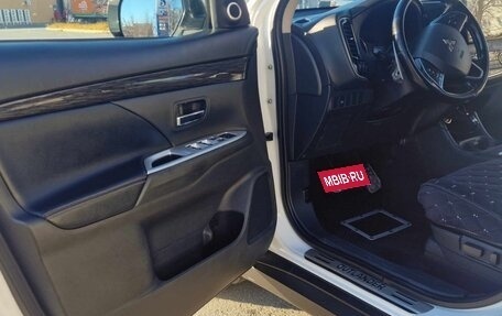 Mitsubishi Outlander III рестайлинг 3, 2015 год, 2 150 000 рублей, 14 фотография