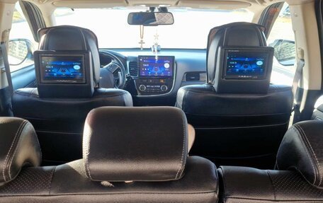 Mitsubishi Outlander III рестайлинг 3, 2015 год, 2 150 000 рублей, 18 фотография