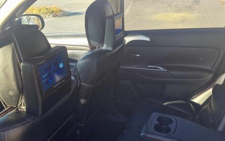 Mitsubishi Outlander III рестайлинг 3, 2015 год, 2 150 000 рублей, 25 фотография