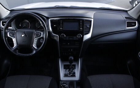 Mitsubishi L200 IV рестайлинг, 2021 год, 2 795 000 рублей, 9 фотография