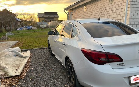 Opel Astra J, 2013 год, 895 000 рублей, 3 фотография