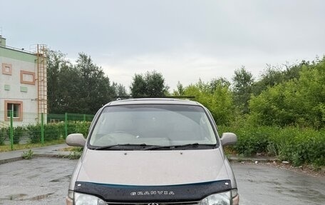 Toyota Granvia, 1998 год, 600 000 рублей, 2 фотография