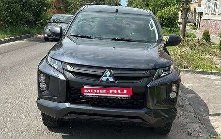 Mitsubishi L200 IV рестайлинг, 2021 год, 2 900 000 рублей, 7 фотография