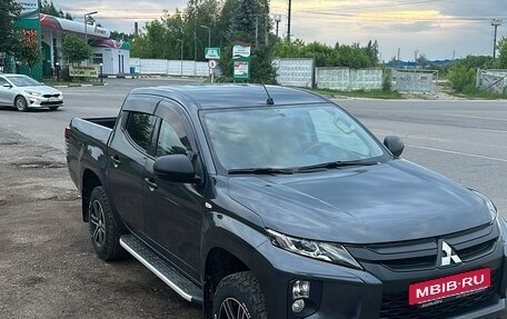 Mitsubishi L200 IV рестайлинг, 2021 год, 2 900 000 рублей, 3 фотография