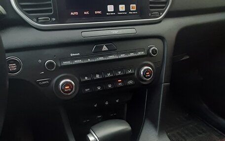 KIA Sportage IV рестайлинг, 2020 год, 2 380 000 рублей, 3 фотография