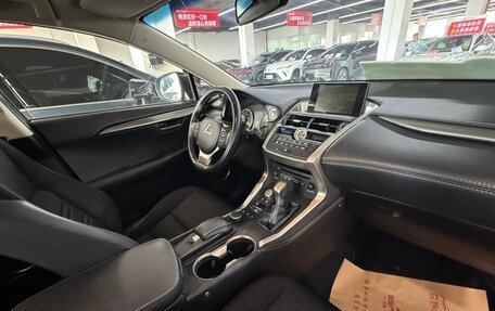 Lexus NX I, 2016 год, 2 300 000 рублей, 5 фотография