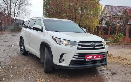 Toyota Highlander III, 2018 год, 2 750 000 рублей, 1 фотография