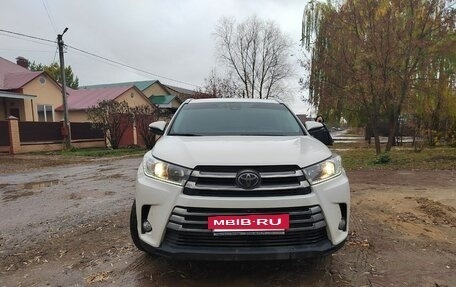 Toyota Highlander III, 2018 год, 2 750 000 рублей, 4 фотография