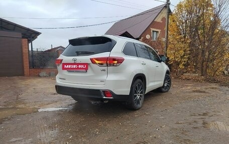 Toyota Highlander III, 2018 год, 2 750 000 рублей, 3 фотография