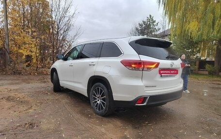 Toyota Highlander III, 2018 год, 2 750 000 рублей, 5 фотография