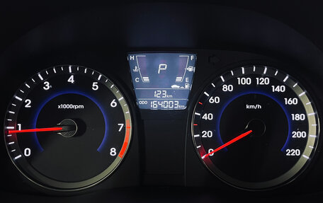 Hyundai Solaris II рестайлинг, 2011 год, 690 000 рублей, 12 фотография