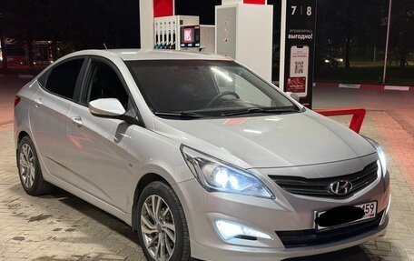 Hyundai Solaris II рестайлинг, 2015 год, 800 000 рублей, 2 фотография