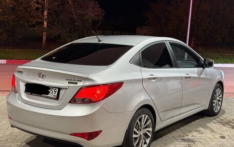 Hyundai Solaris II рестайлинг, 2015 год, 800 000 рублей, 3 фотография