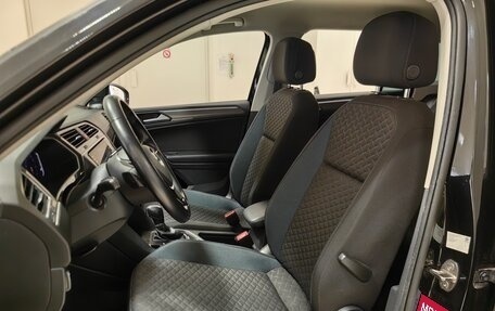 Volkswagen Tiguan II, 2019 год, 2 599 000 рублей, 6 фотография