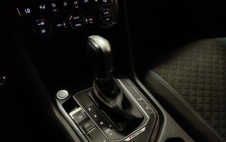 Volkswagen Tiguan II, 2019 год, 2 599 000 рублей, 13 фотография