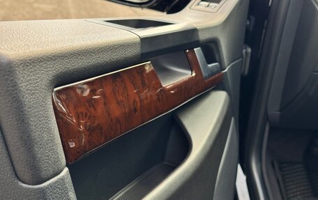 Volkswagen Multivan T6 рестайлинг, 2017 год, 4 150 000 рублей, 17 фотография