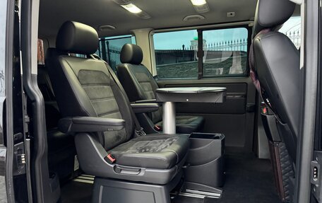 Volkswagen Multivan T6 рестайлинг, 2017 год, 4 150 000 рублей, 24 фотография