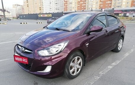 Hyundai Solaris II рестайлинг, 2011 год, 830 000 рублей, 2 фотография