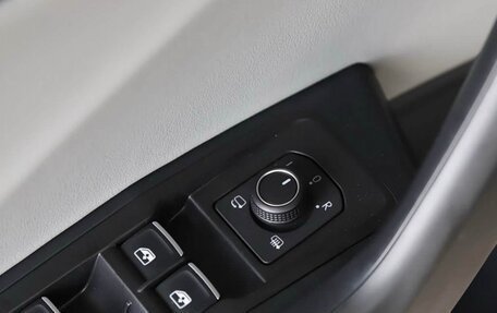 Volkswagen T-Roc I, 2025 год, 2 870 000 рублей, 24 фотография