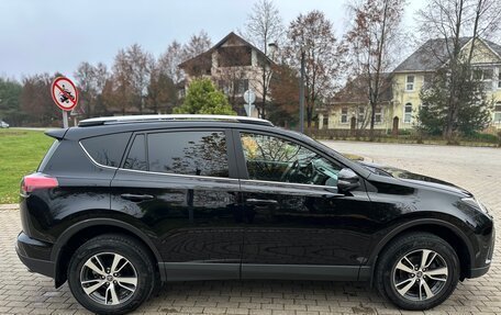Toyota RAV4, 2017 год, 2 000 000 рублей, 6 фотография