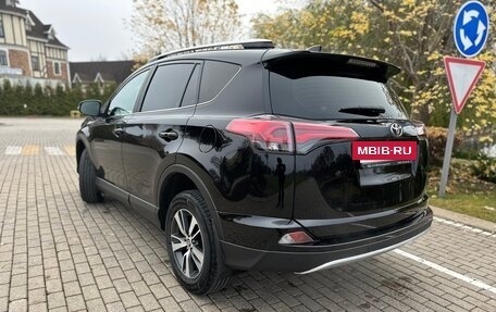 Toyota RAV4, 2017 год, 2 000 000 рублей, 4 фотография