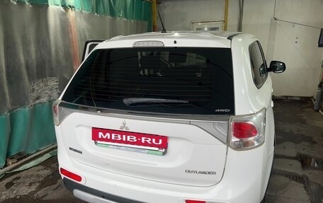 Mitsubishi Outlander III рестайлинг 3, 2014 год, 1 250 000 рублей, 3 фотография