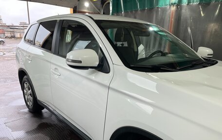 Mitsubishi Outlander III рестайлинг 3, 2014 год, 1 250 000 рублей, 4 фотография