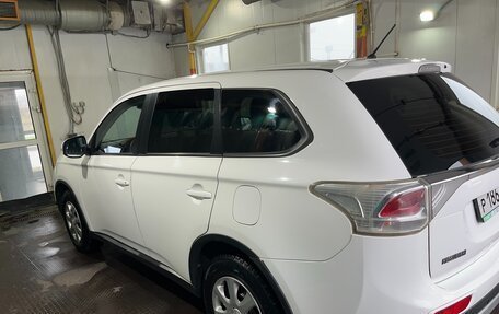 Mitsubishi Outlander III рестайлинг 3, 2014 год, 1 250 000 рублей, 6 фотография