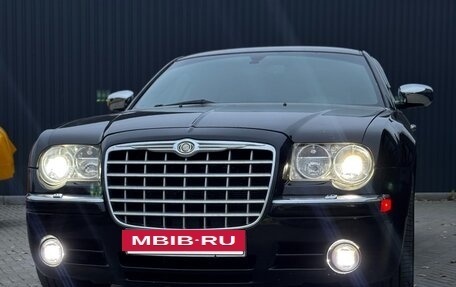 Chrysler 300C II, 2006 год, 1 800 000 рублей, 10 фотография