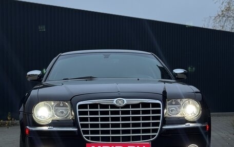 Chrysler 300C II, 2006 год, 1 800 000 рублей, 19 фотография