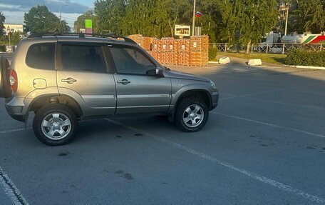 Chevrolet Niva I рестайлинг, 2012 год, 600 000 рублей, 24 фотография