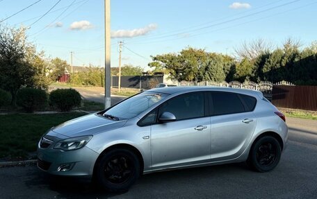 Opel Astra J, 2011 год, 780 000 рублей, 2 фотография