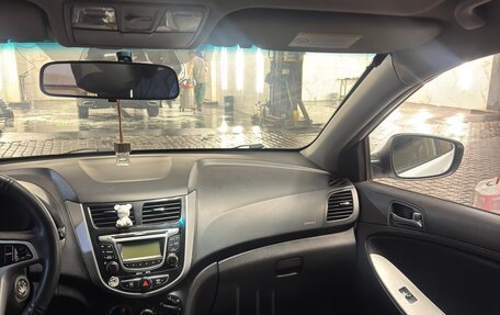 Hyundai Solaris II рестайлинг, 2011 год, 770 000 рублей, 15 фотография