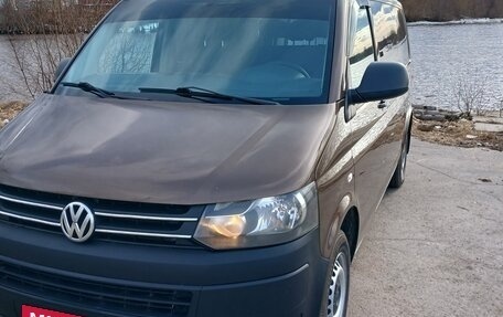 Volkswagen Caravelle T5, 2011 год, 1 400 000 рублей, 2 фотография