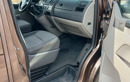 Volkswagen Caravelle T5, 2011 год, 1 400 000 рублей, 11 фотография