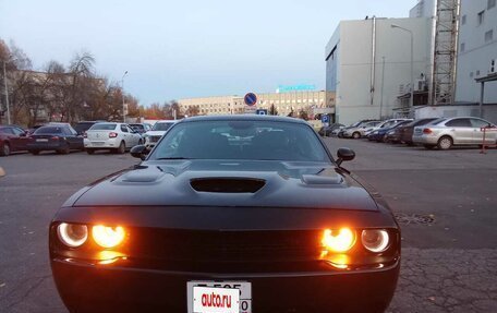 Dodge Challenger III рестайлинг 2, 2022 год, 5 600 000 рублей, 2 фотография