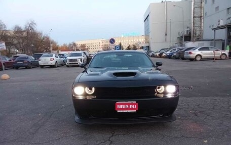 Dodge Challenger III рестайлинг 2, 2022 год, 5 600 000 рублей, 1 фотография