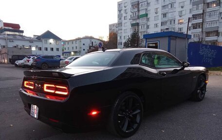 Dodge Challenger III рестайлинг 2, 2022 год, 5 600 000 рублей, 5 фотография