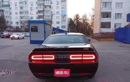 Dodge Challenger III рестайлинг 2, 2022 год, 5 600 000 рублей, 6 фотография