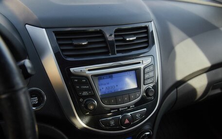 Hyundai Solaris II рестайлинг, 2012 год, 855 000 рублей, 5 фотография