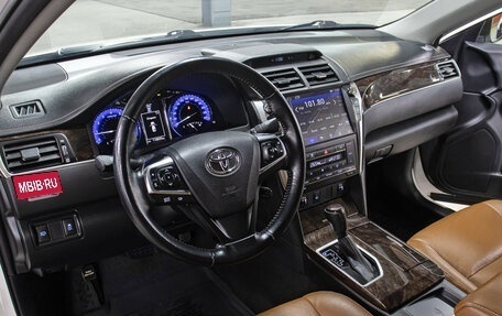 Toyota Camry, 2017 год, 2 298 000 рублей, 15 фотография